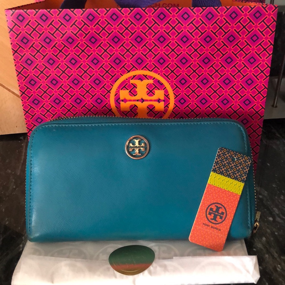 Tory Burch robinson zip continental wallet